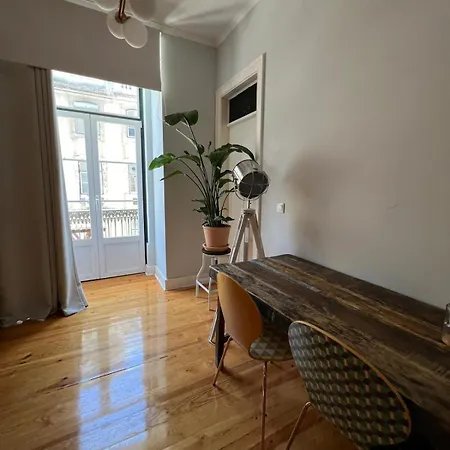Spacious With Balcony And Stunning View * Lissabon