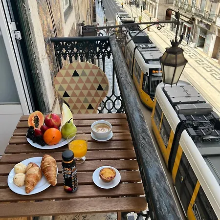 Spacious With Balcony And Stunning View Lisboa